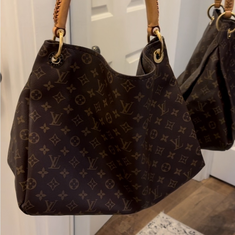RARE !!!! Louis Vuitton Monogram Canvas Artsy MM Shoulder Bag